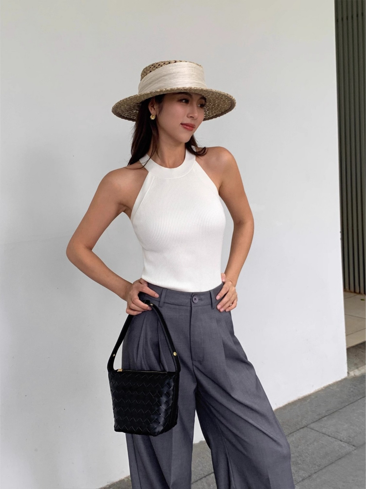 เสื้อครอปแขนกุดทรงเข้ารูป AOSS - Suspender Tank Top บทวิจารณ์และราคา